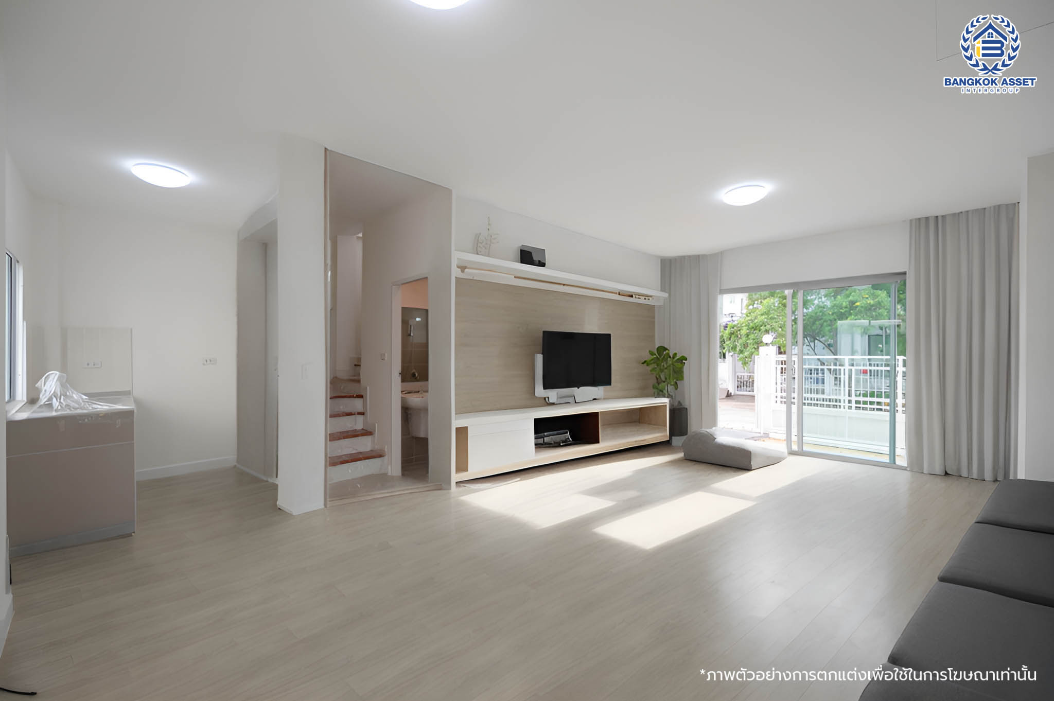 บ้านมือสองตกแต่งใหม่ โครงการ แลนซีโอคริป ปิ่นเกล้า-วงแหวนฯ เนื้อที่กว้าง 35.30 ตร.ว. ฟังก์ชัน 3 ห้องนอน 2 ห้องน้ำ 1 ที่จอดรถ บนทำเลเดินทางสะดวก เชื่อมต่อถนนกาญจนาภิเษก เข้า-ออกได้หลายเส้นทาง  ใกล้รถไฟฟ้าสายสีม่วง "สถานีสามแยกบางใหญ่" และจุดขึ้นทางด่วน "ศรีรัช"...